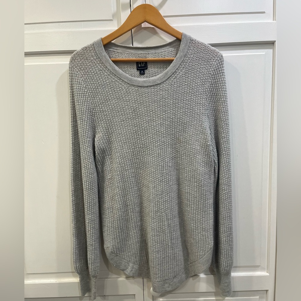 Women’s grey M Gap sweater